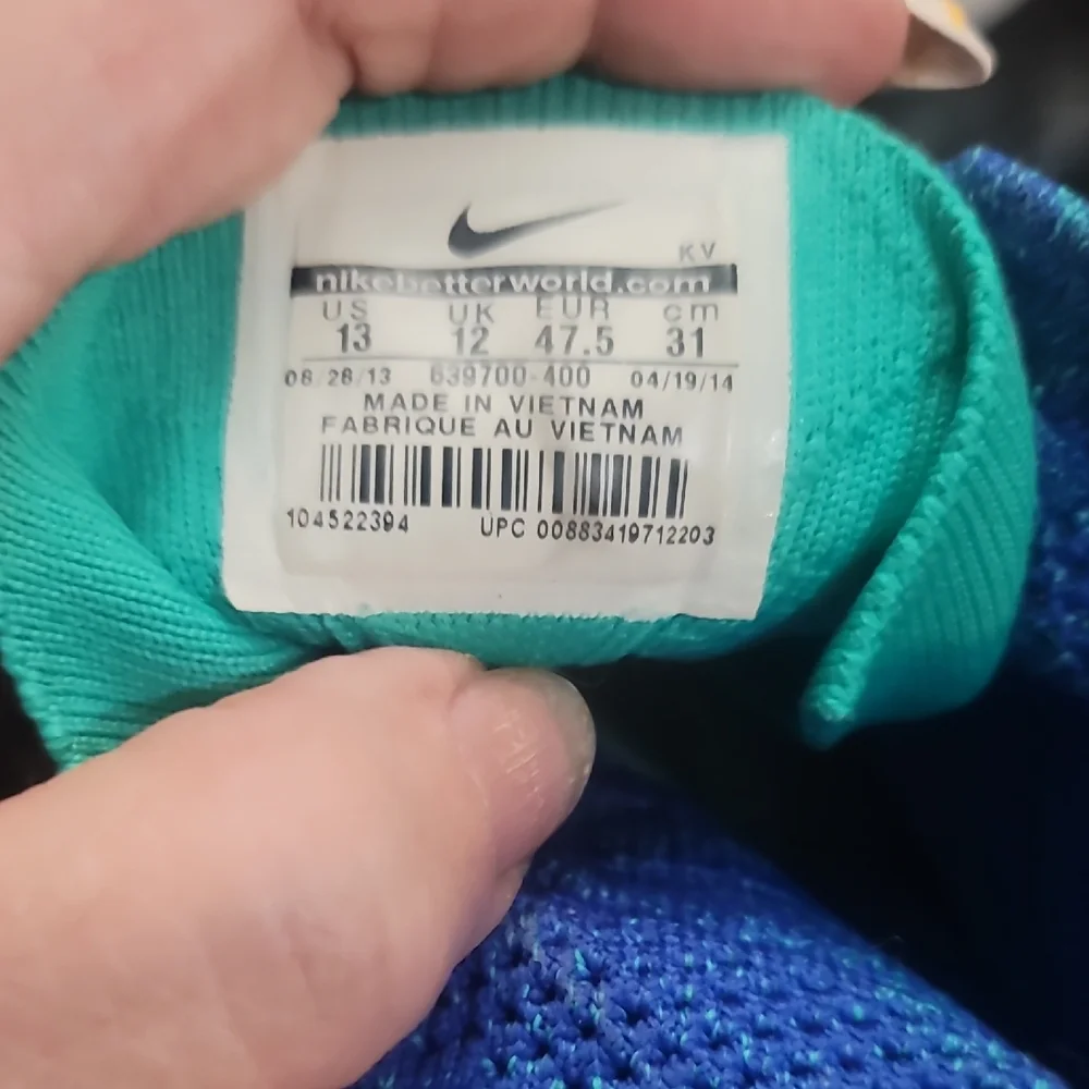 Nike sku639700 400